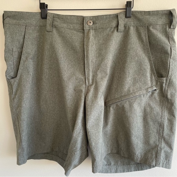 Duluth Trading Co Men's Gray Shorts Size 44 - Picture 1 of 11